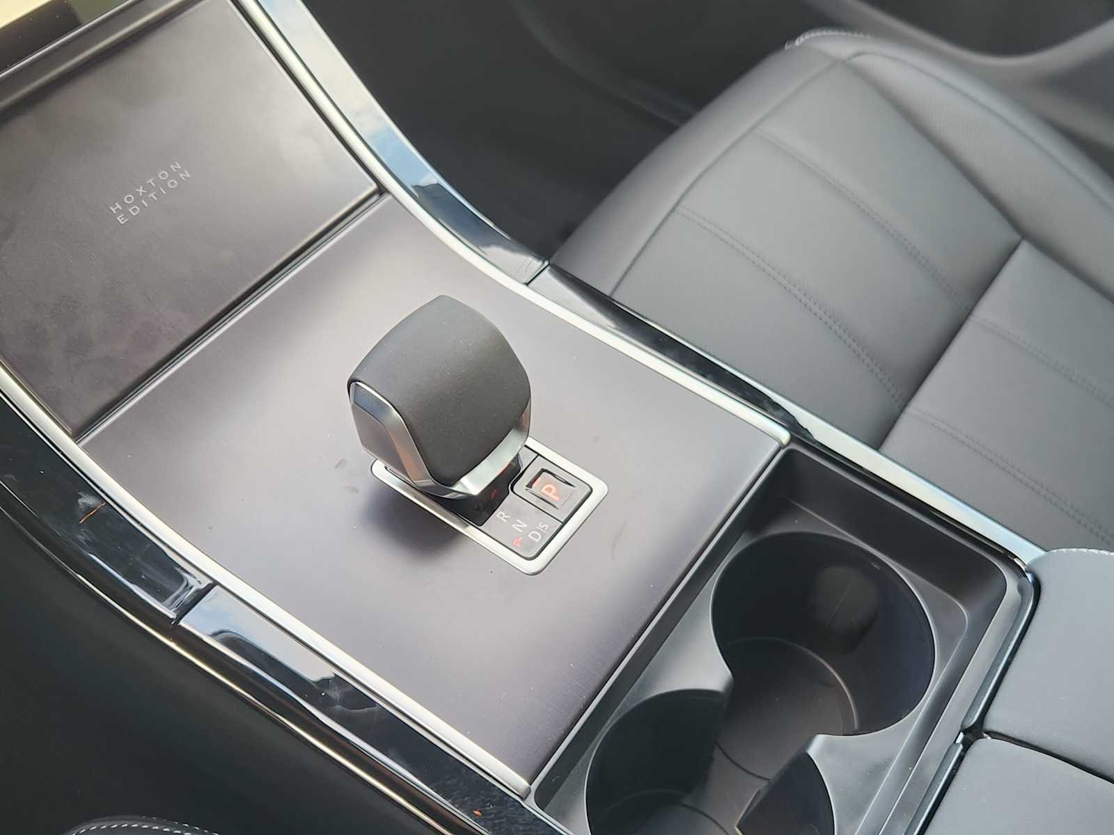 New 2026 Fuji White Land Rover Hoxton Edition image 19
