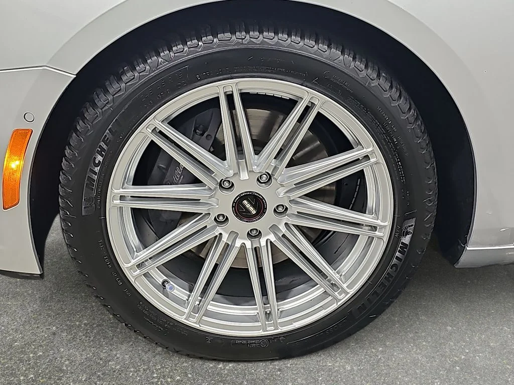 Used 2018 Silver Cadillac Luxury image 34