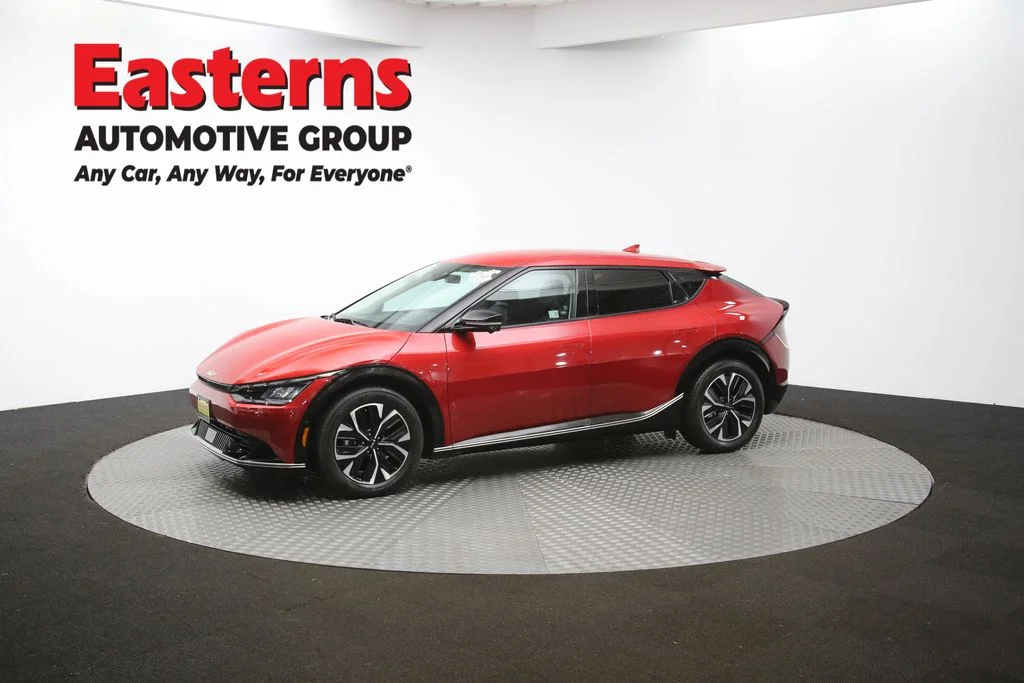 Used 2023 Red Kia Wind image 59