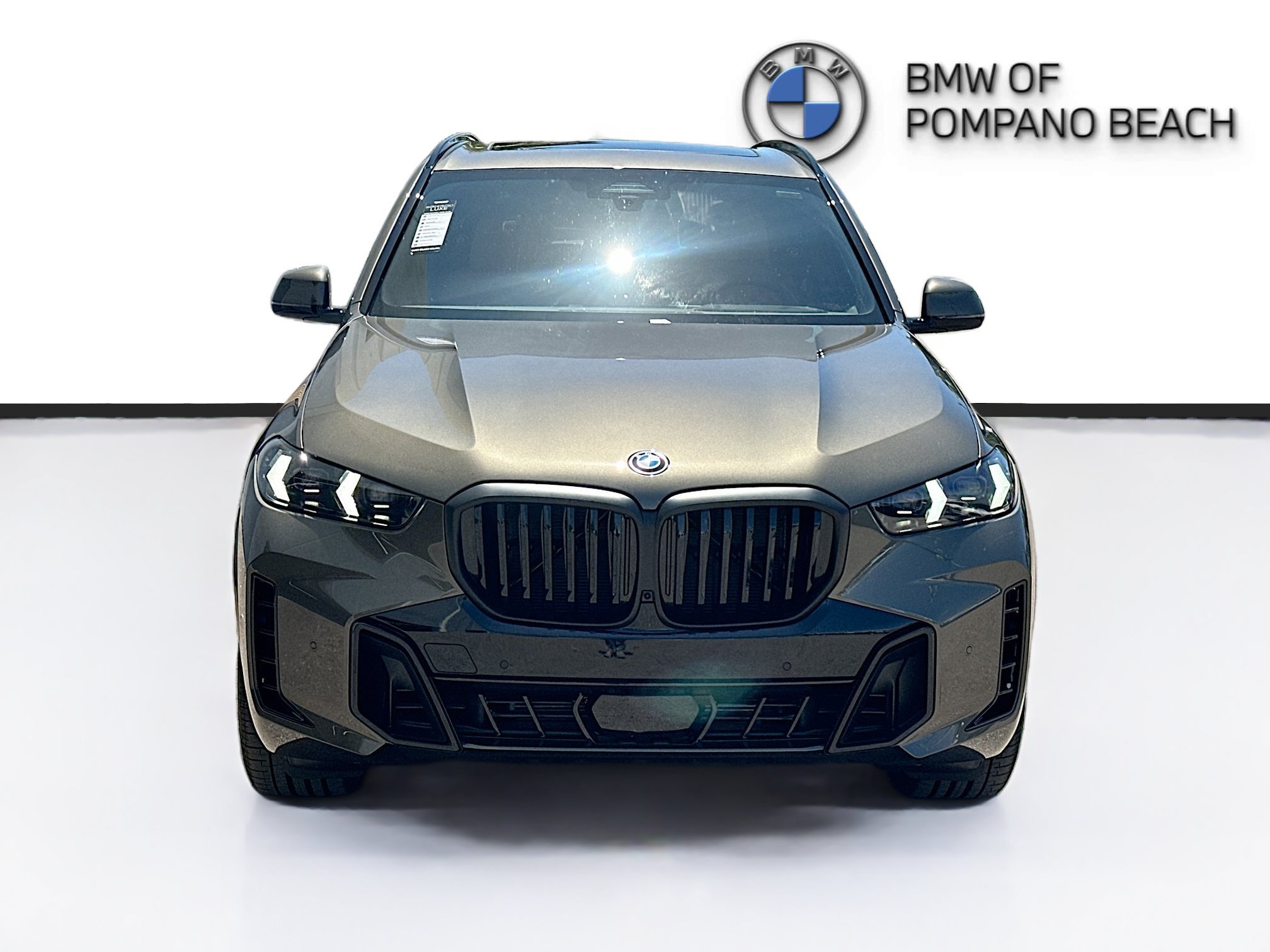 New 2026 Manhattan Green Metallic BMW sDrive40i image 2