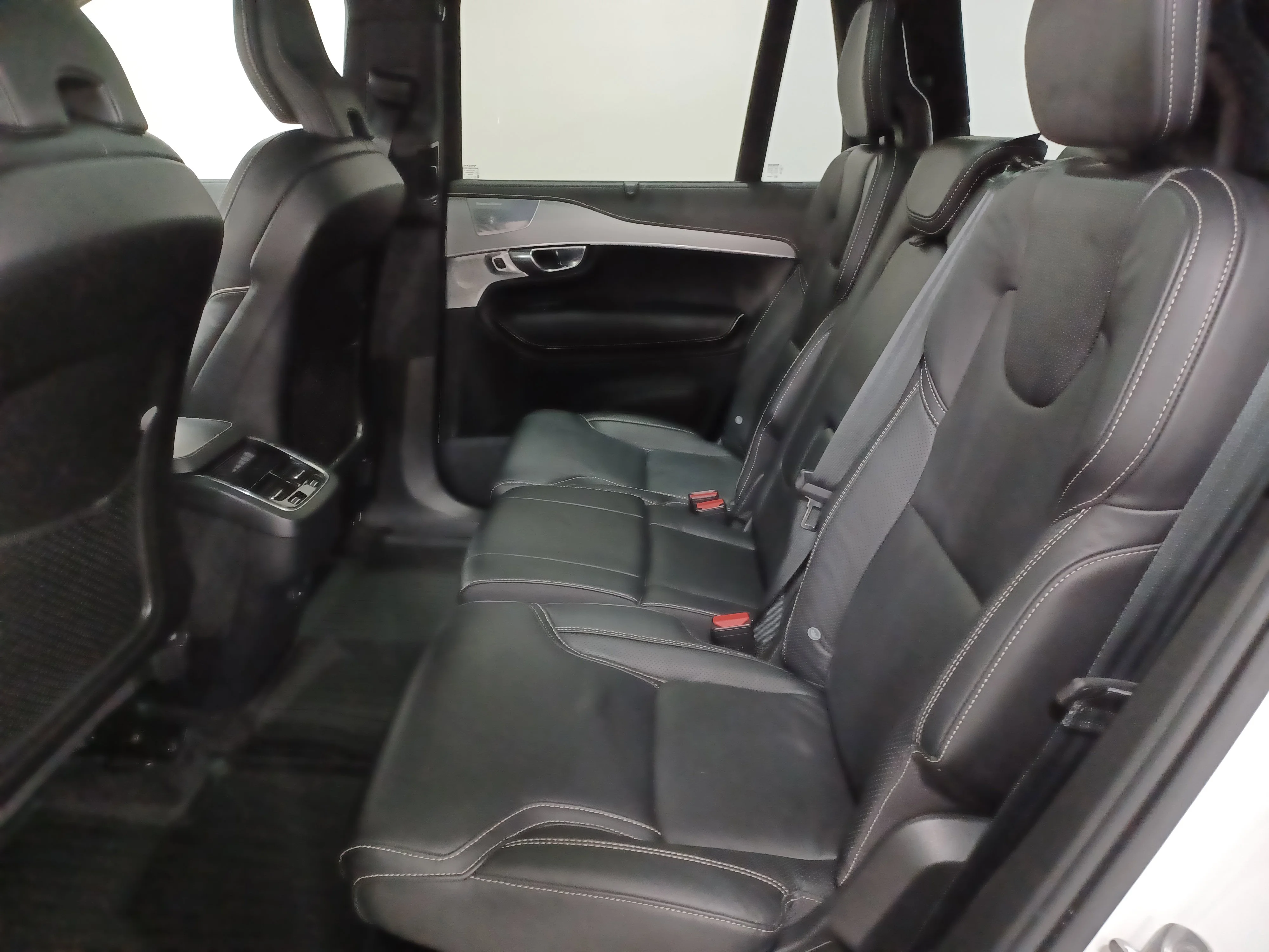 Certified Used 2022 Ice White Volvo T6 R-Design* 7 Pass | Adaptive Cruise | Heads Up Dsp | Nav | 360 Cam | Pano Roof | Htd Wheel image 11