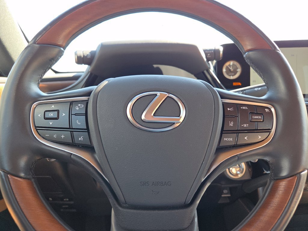 Certified Used 2025 NIGHTFALL MICA Lexus 300h Ultra Luxury image 37
