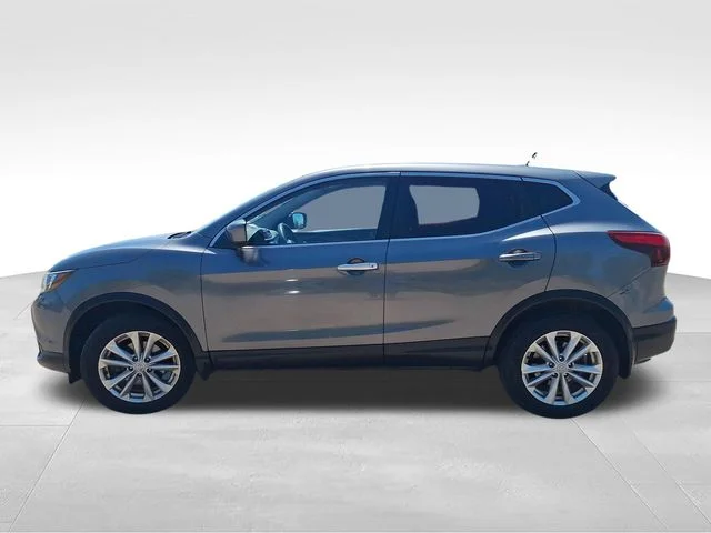 Used 2017 Gray Nissan S image 4