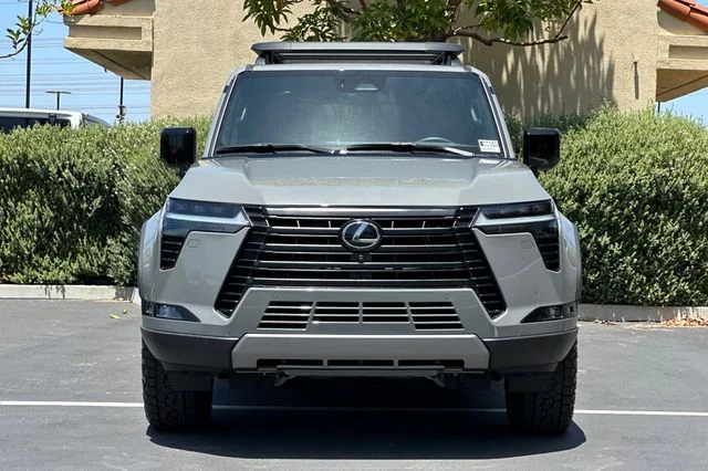 Used 2024  Lexus 550 Overtrail+ image 8