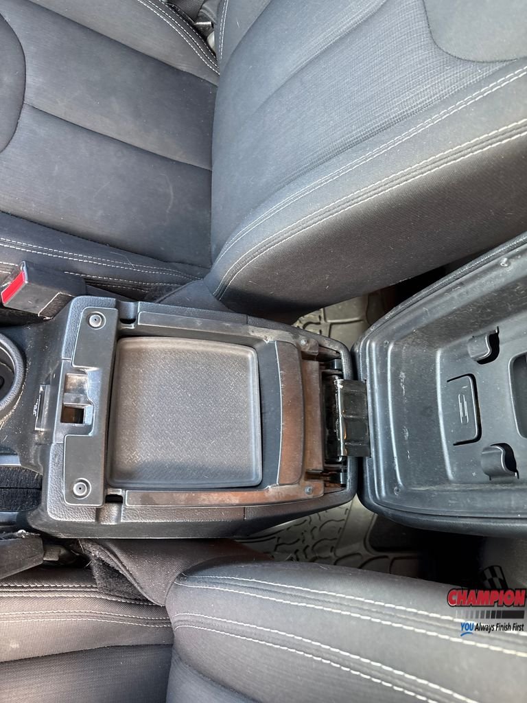 Used 2018  Jeep Unlimited Sahara image 19