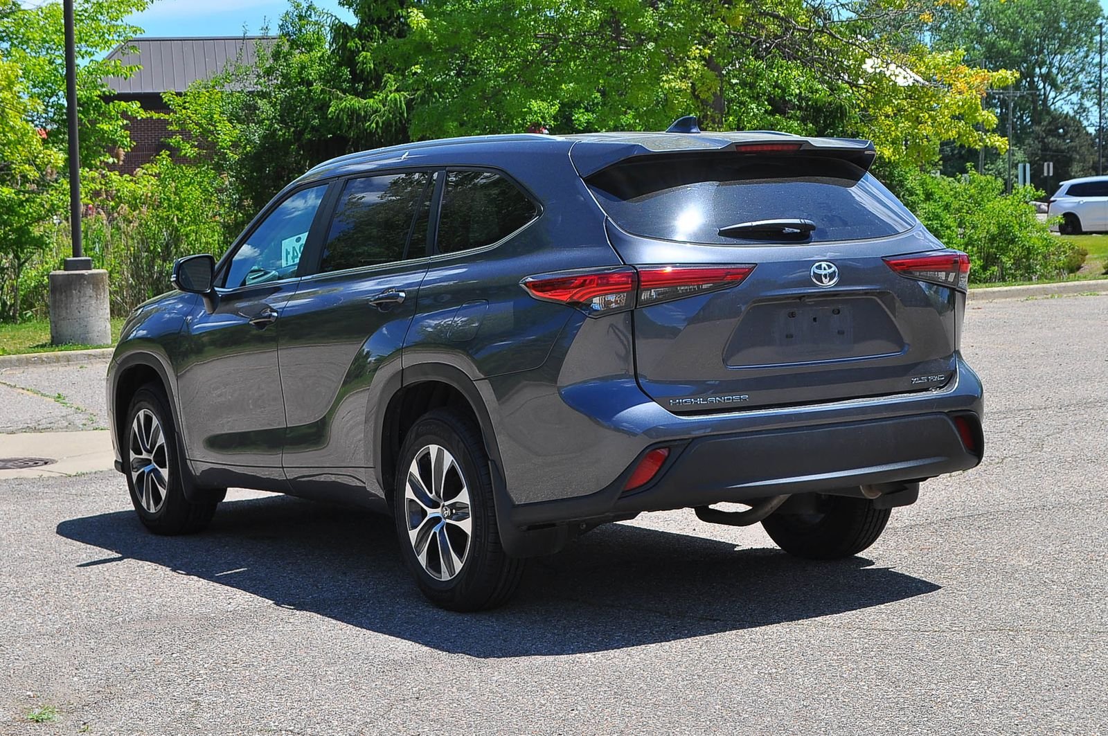 Used 2023 Gray Toyota XLE image 5