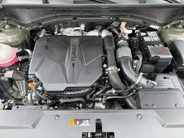 Used 2025 Green Hyundai SEL image 19