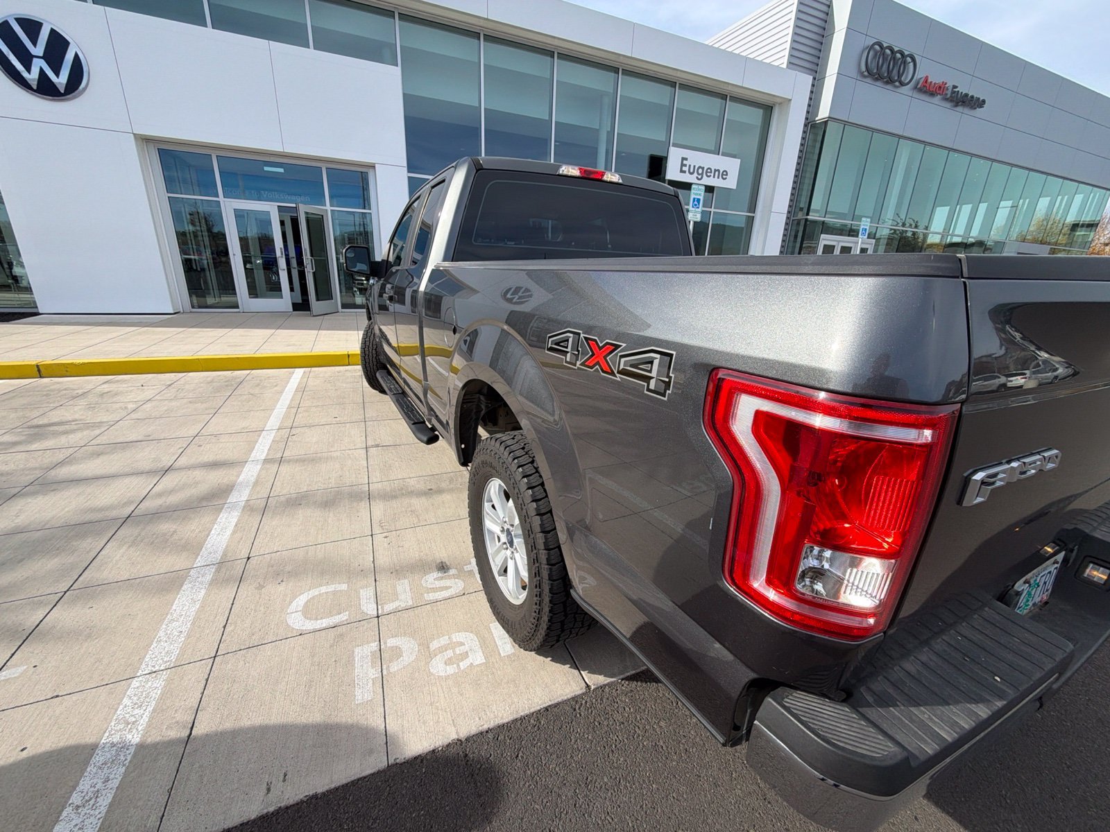 Used 2017 Gray Ford XL image 1