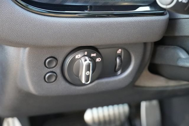Used 2022 Black MINI Clubman image 25