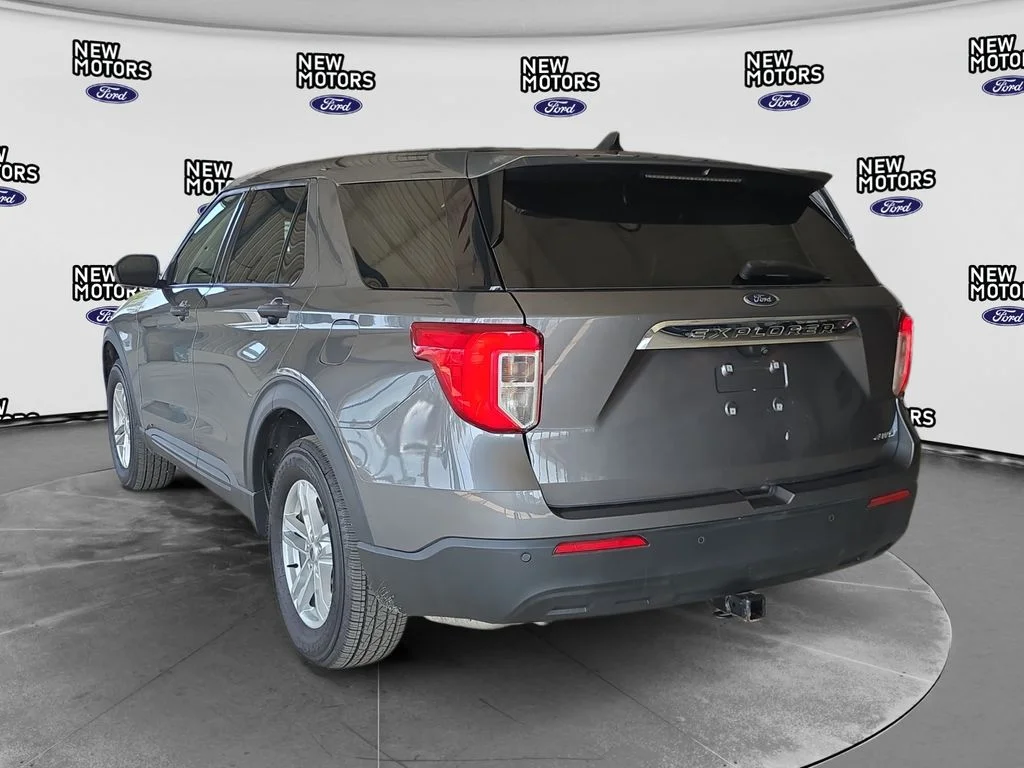 Used 2022 Gray Metallic Ford Base image 3