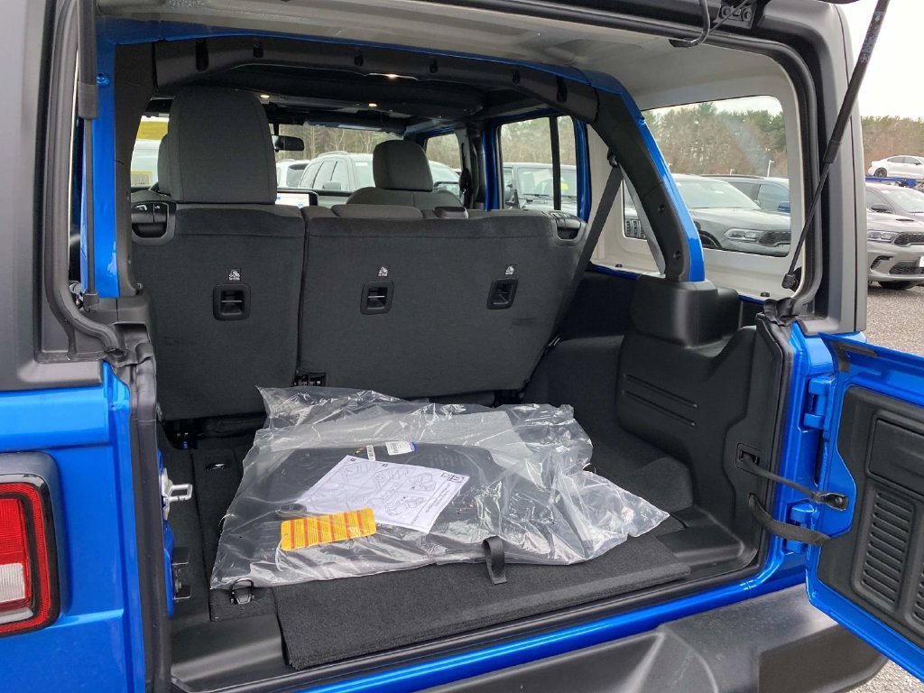 New 2026 Hydro Blue Pearl-Coat Exterior Paint Jeep Sport image 5