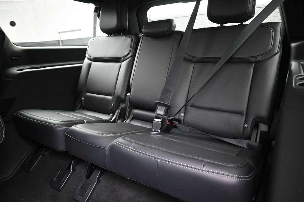 New 2027 White Ford Platinum image 22