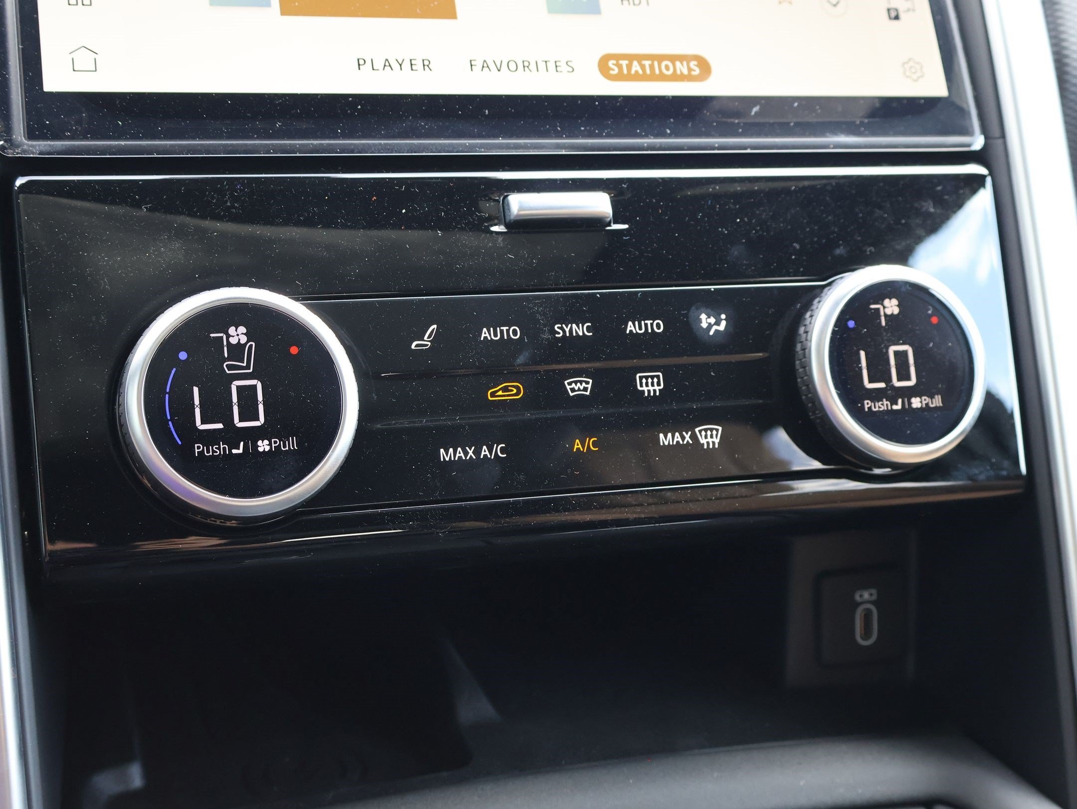 New 2026 Eiger Grey LAND ROVER Dynamic SE image 16