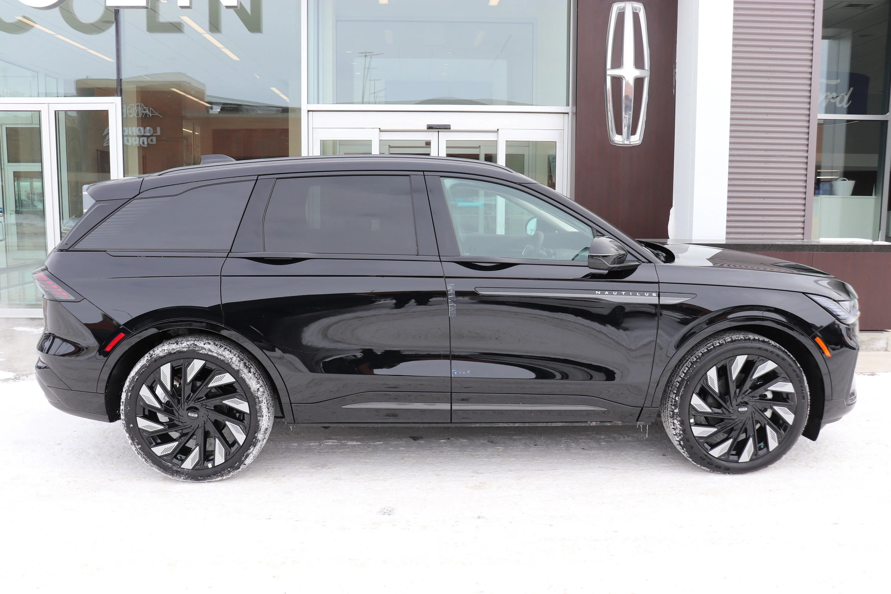 New 2026 INFINITE BLACK METALLIC Lincoln Reserve image 3