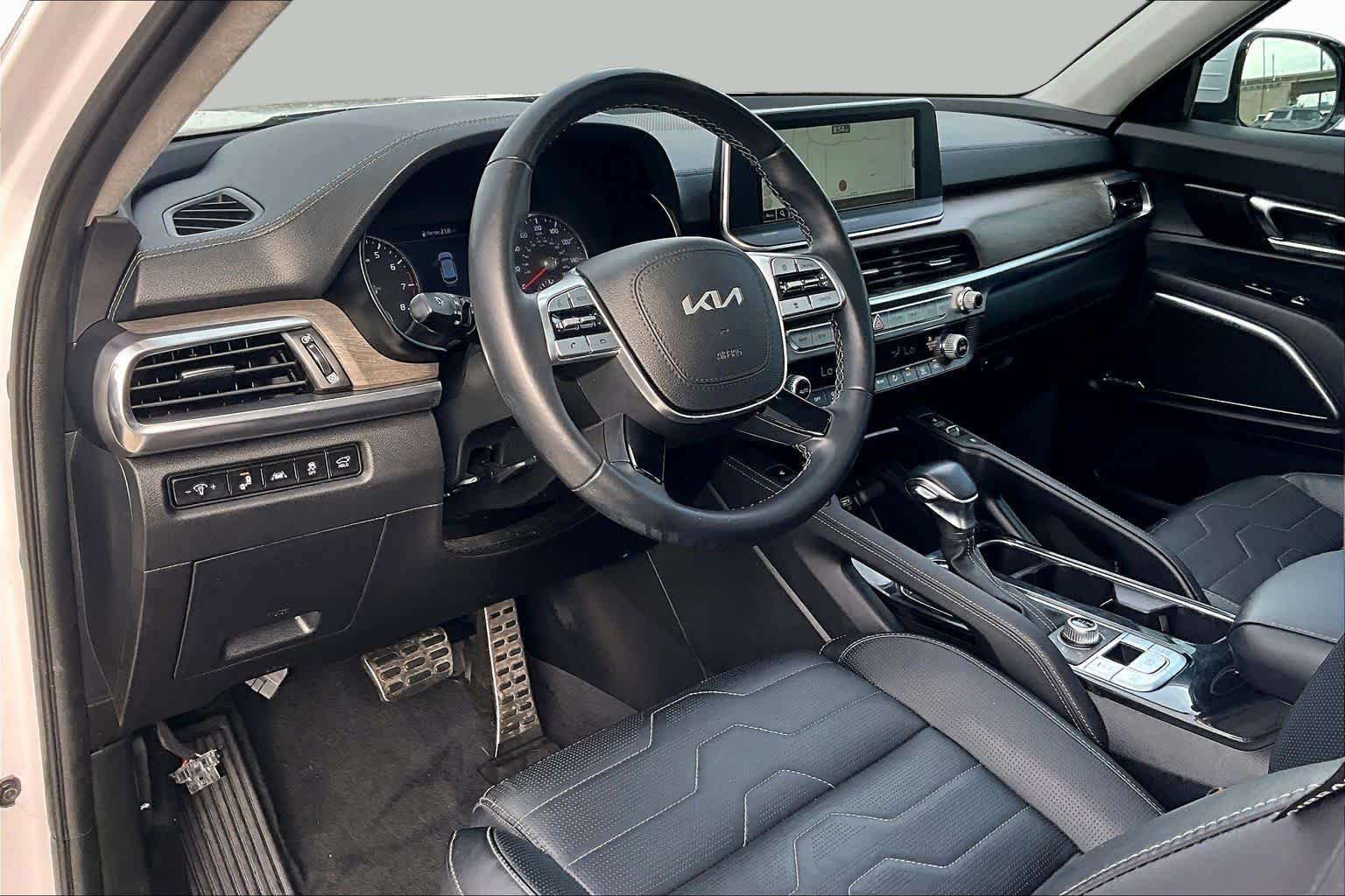 Used 2022 Glacial White Pearl Kia SX image 16
