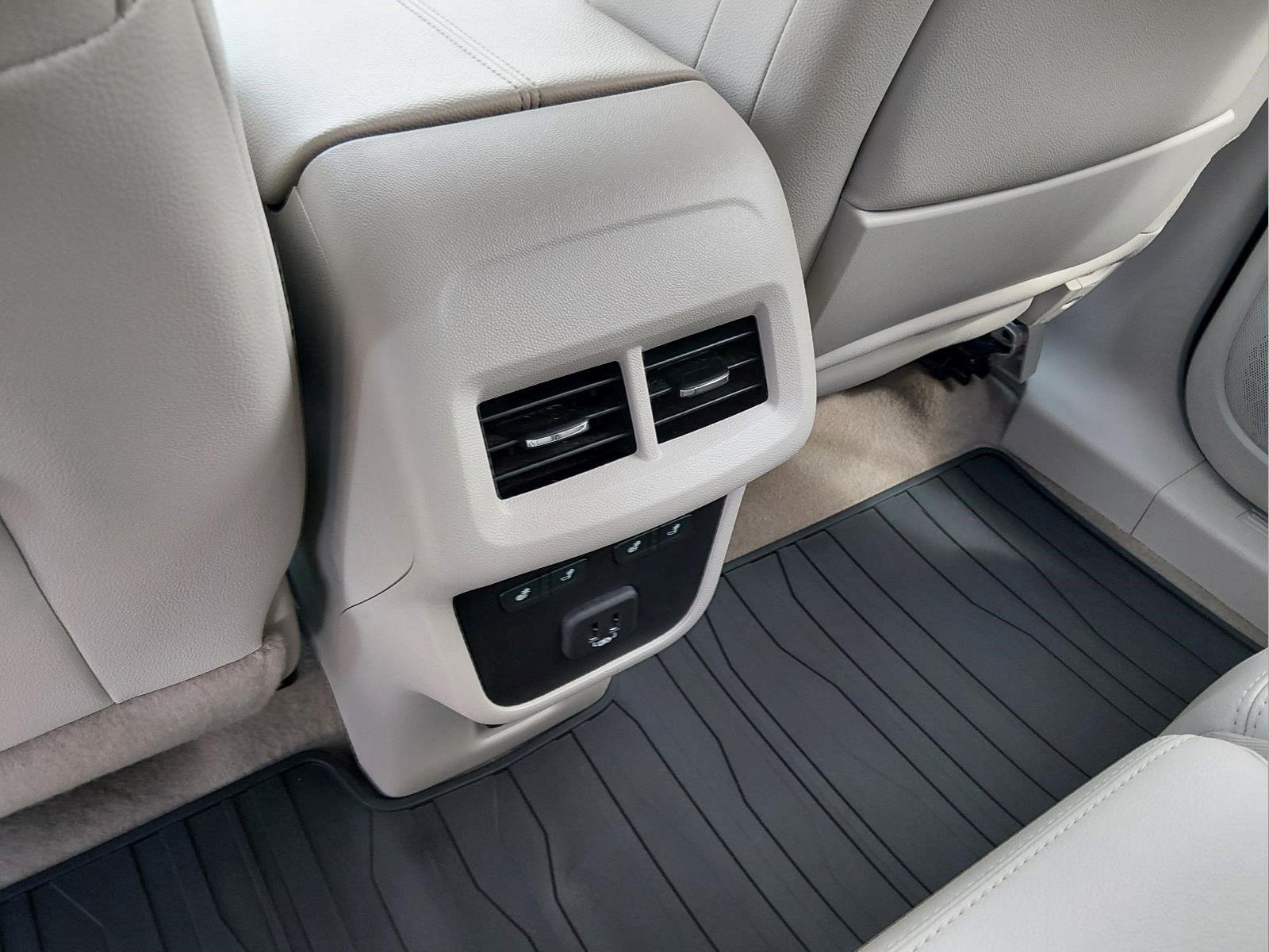 Used 2024 White Frost Tricoat GMC Denali image 18