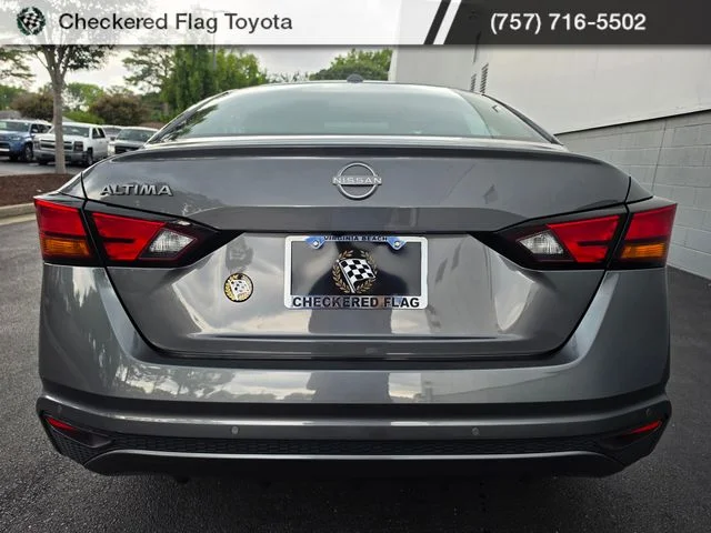 Used 2025 Gun Metallic Nissan 2.5 SV image 4