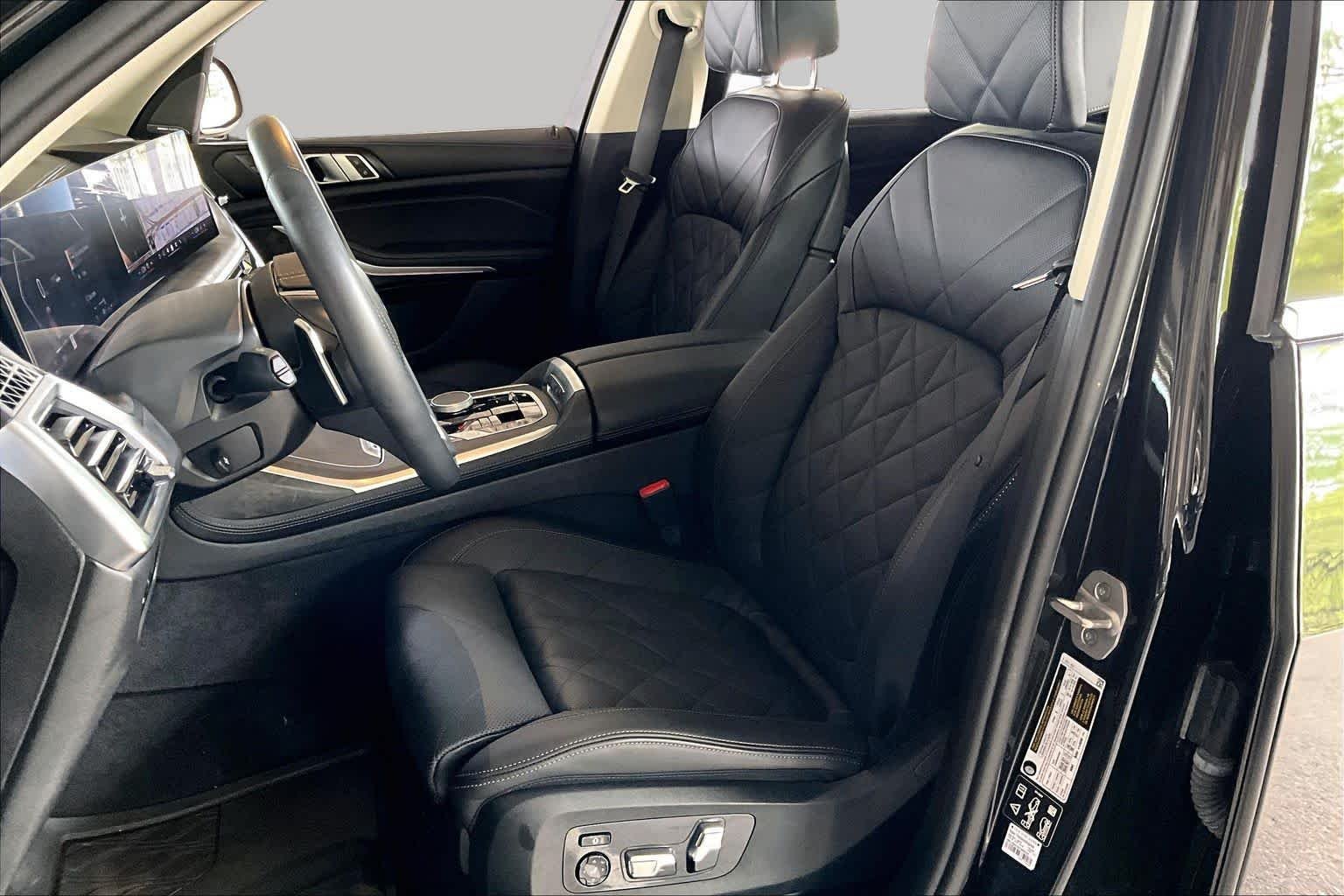 Used 2025 Black Sapphire Metallic BMW xDrive40i image 7