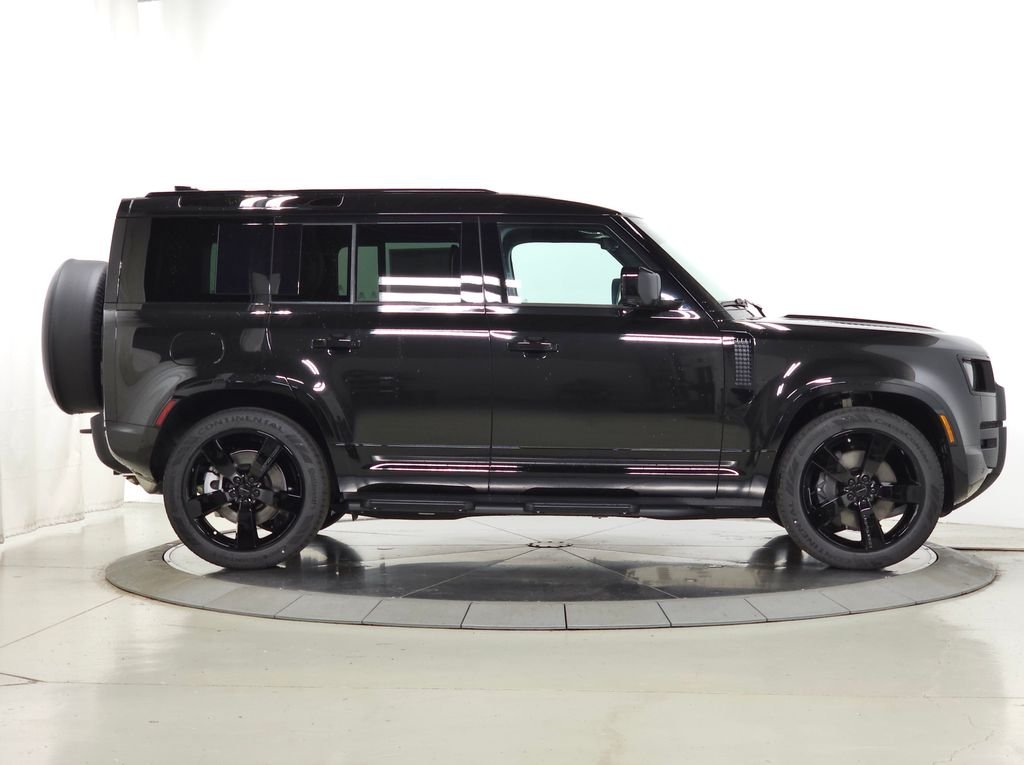 New 2026 Santorini Black Land Rover X-Dynamic SE image 6