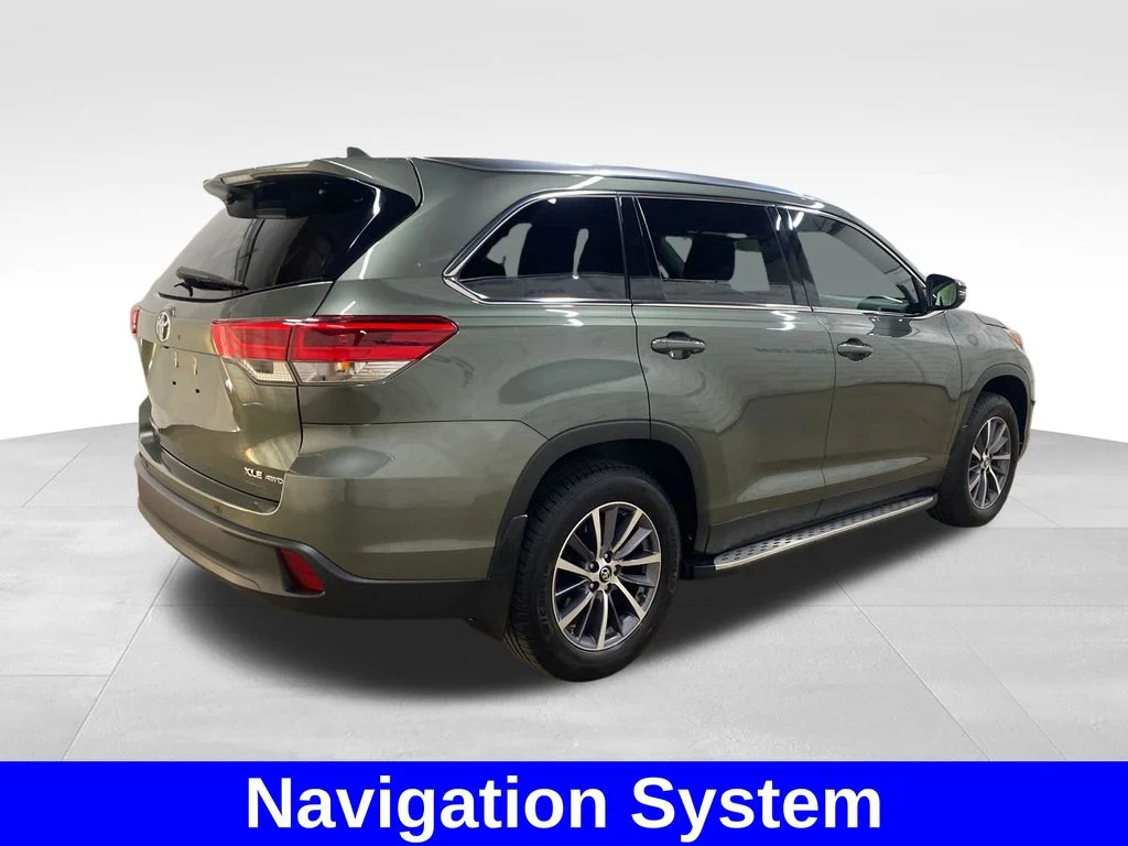 Used 2019 Green Toyota XLE image 4
