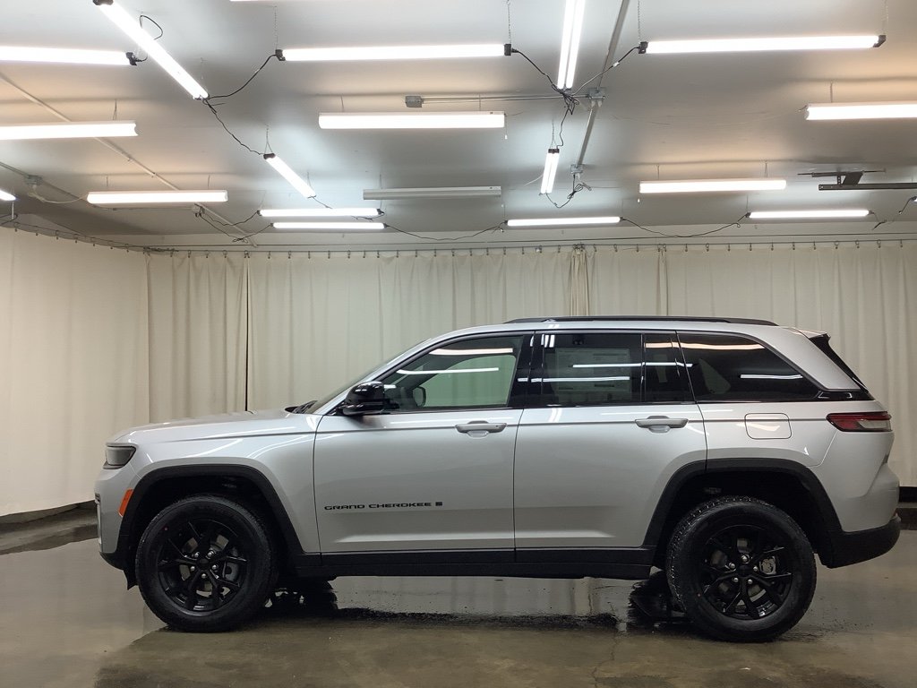 2026 Jeep Grand Cherokee Laredo - Photo 9