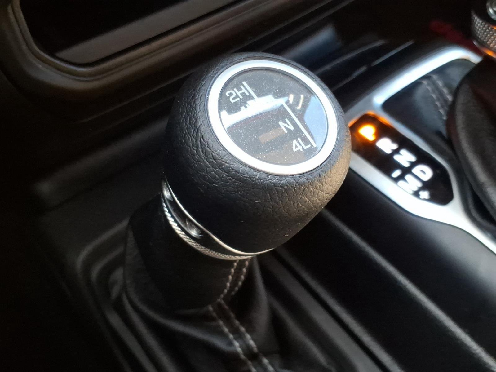 Used 2018 Punkn Metallic Clearcoat Jeep Sahara image 6