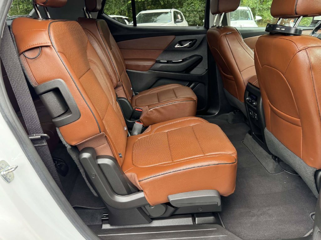 Used 2018 Beige Chevrolet High Country image 16