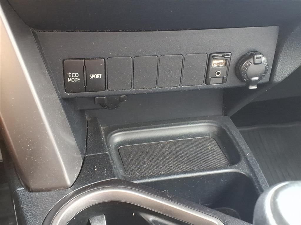Used 2017 Red Toyota XLE image 25