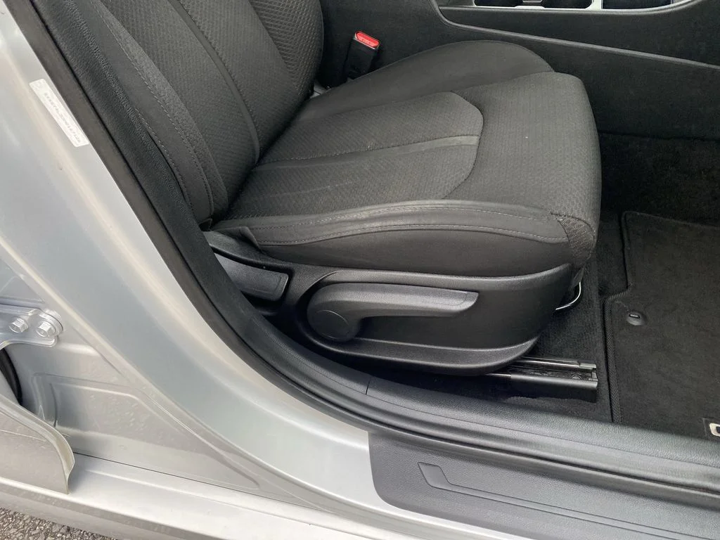 Used 2017 Sparkling Silver Kia LX image 30