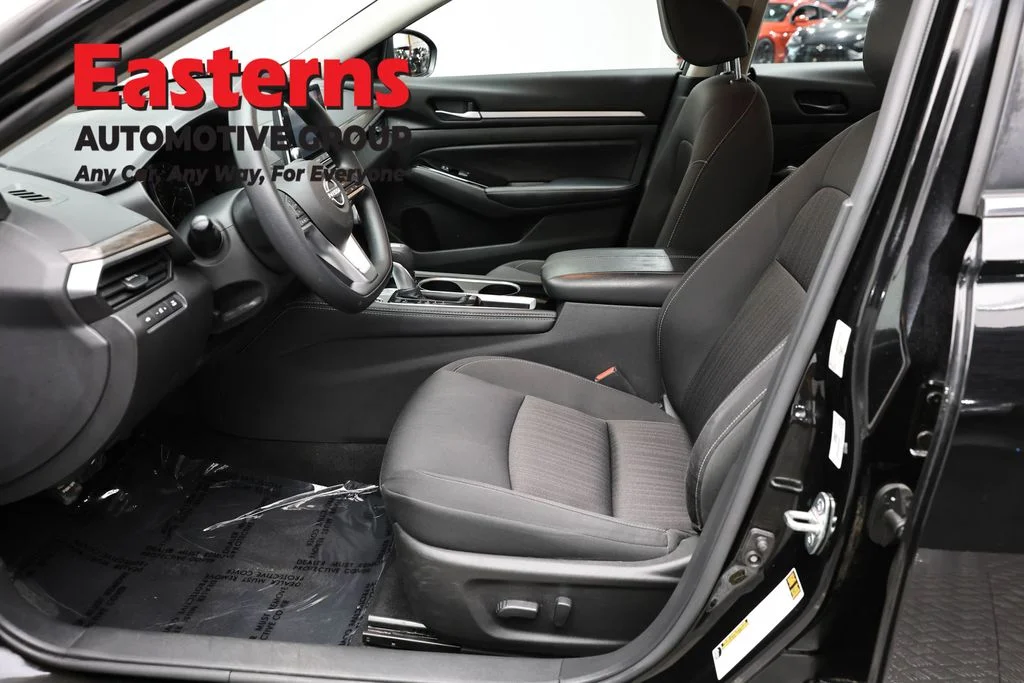 Used 2023 Black Nissan 2.5 SV image 14