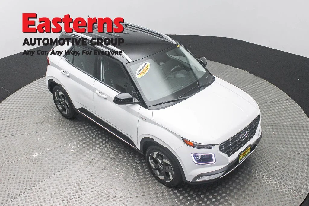 Used 2025 White Hyundai Limited image 3