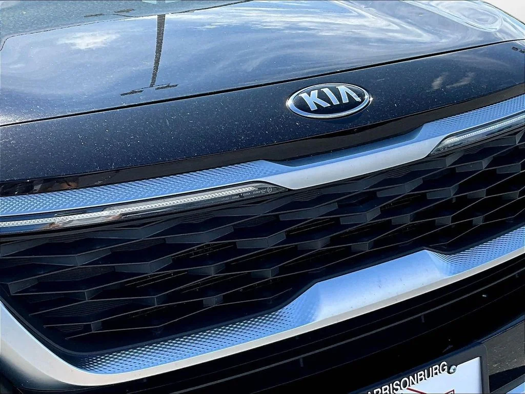 Used 2021 Black Kia EX image 31