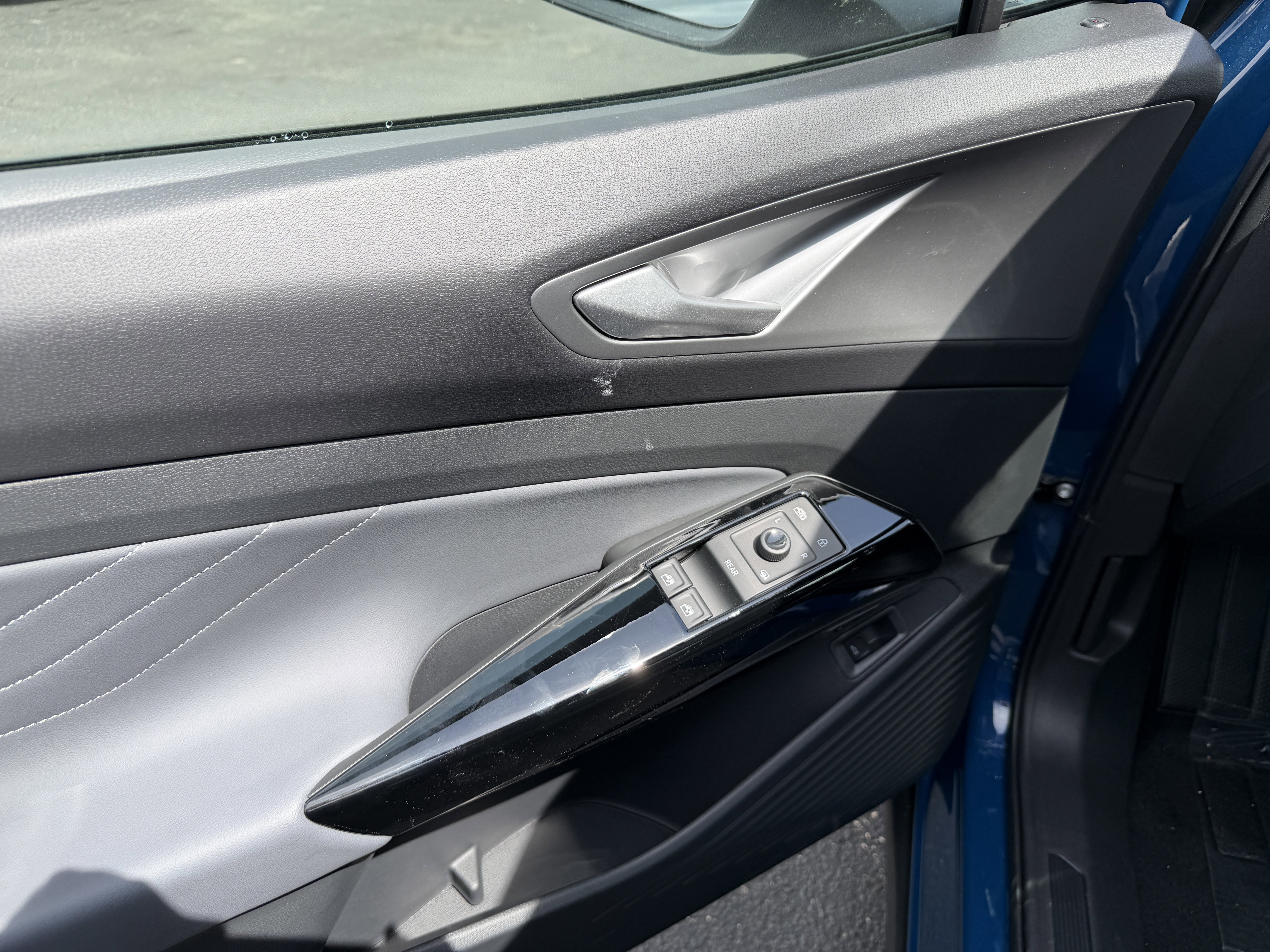 New 2026 Mountain Lake Blue Metallic Volkswagen Pro S image 10
