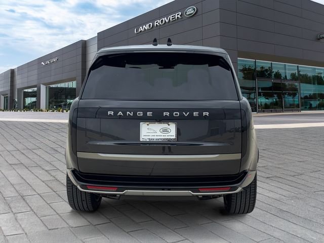 New 2026 Carpathian Grey Land Rover SE image 4
