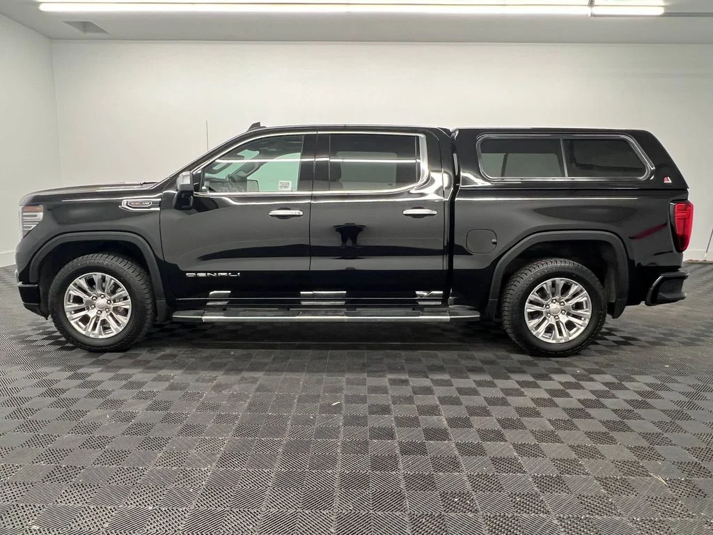 Used 2023 Onyx Black GMC Denali image 2