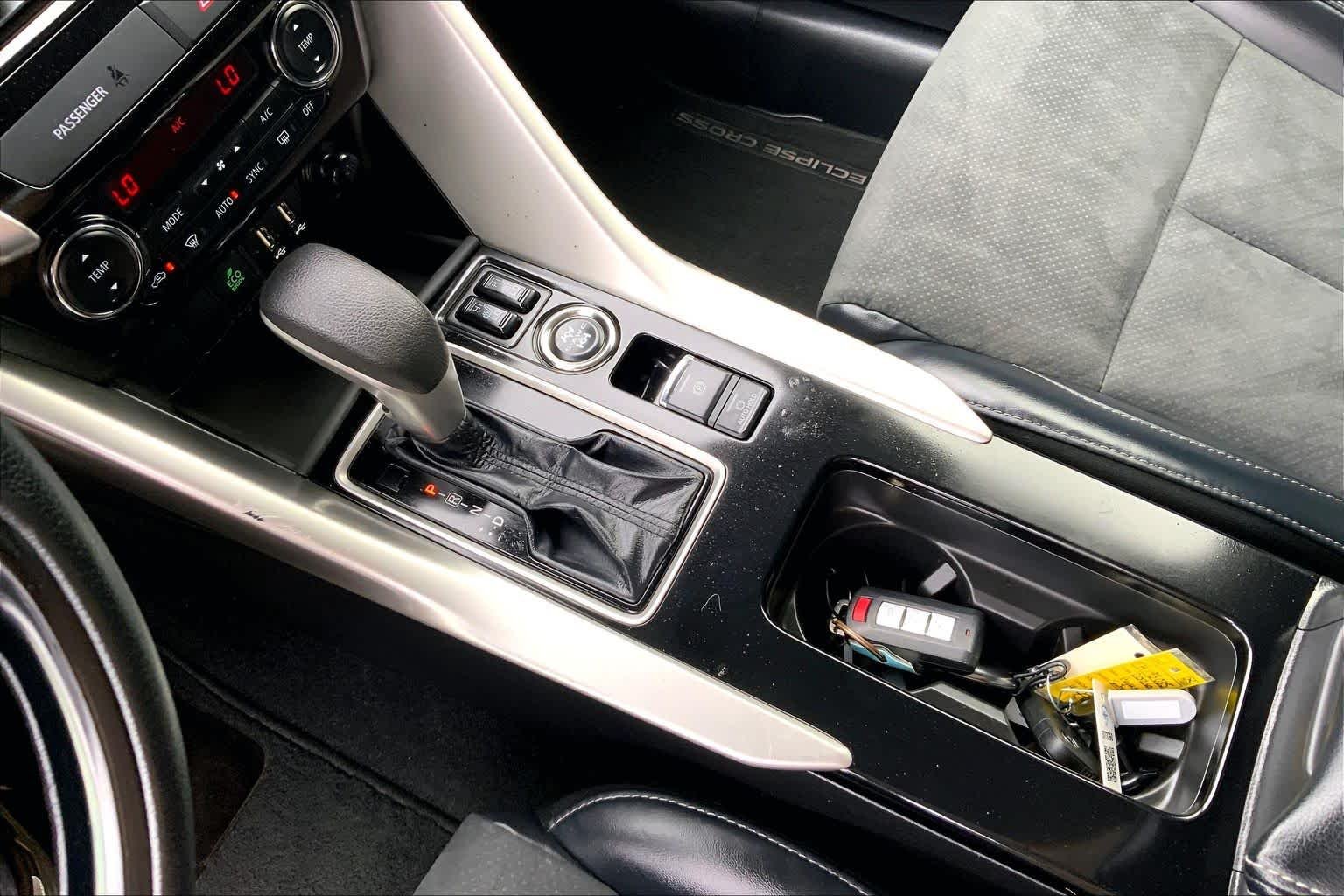 Used 2024 White Diamond Mitsubishi SE image 15