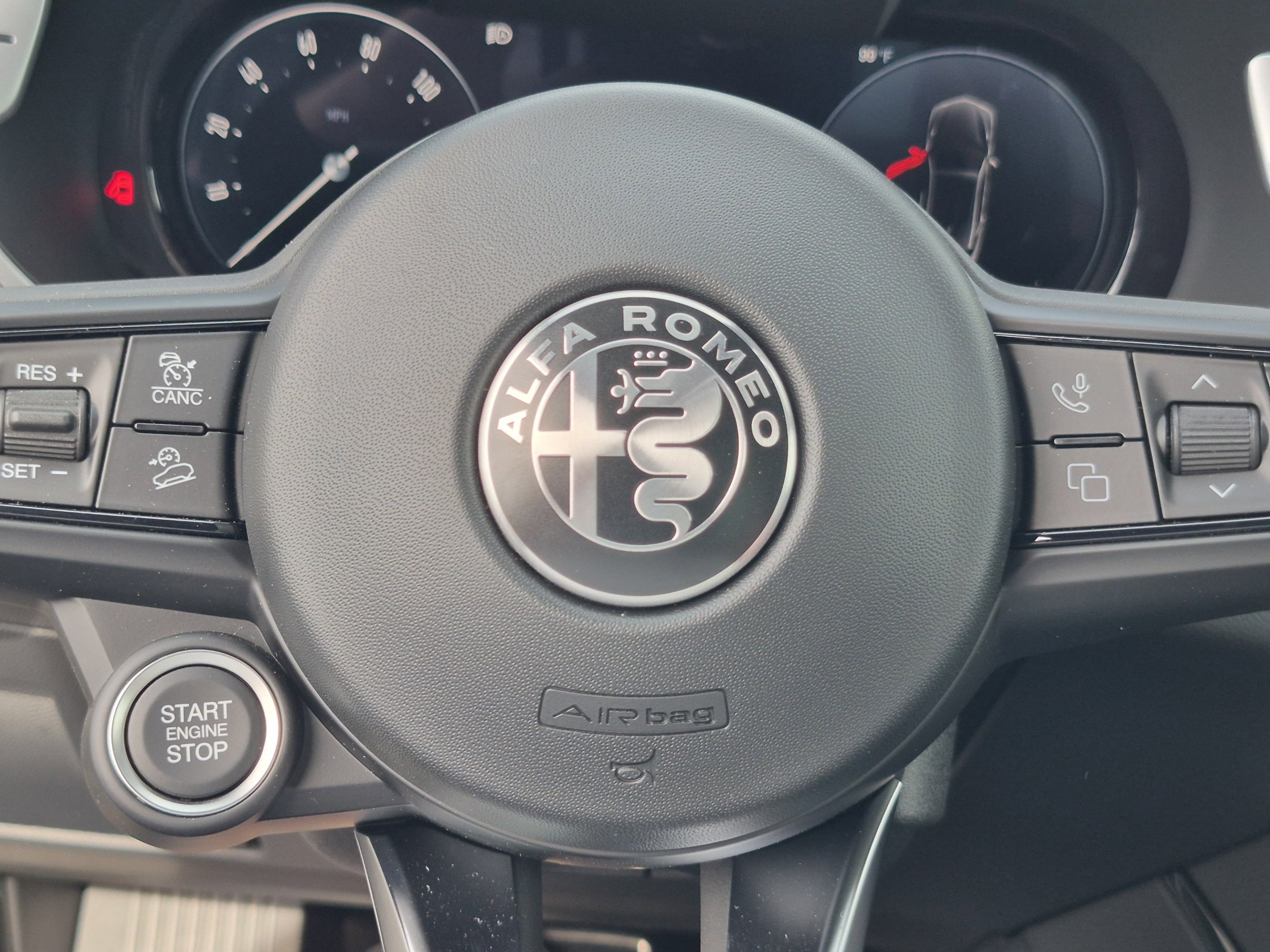New 2026 Vesuvio Gray Metallic Exterior Paint Alfa Romeo  image 46