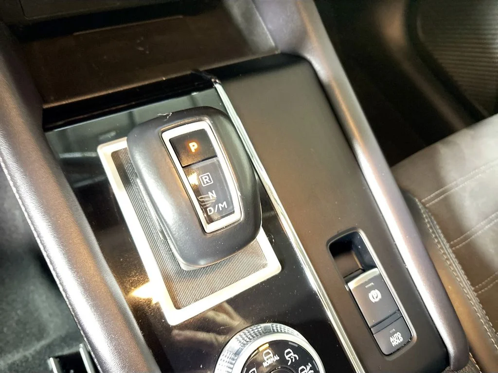 Used 2024 White Mitsubishi SE image 18