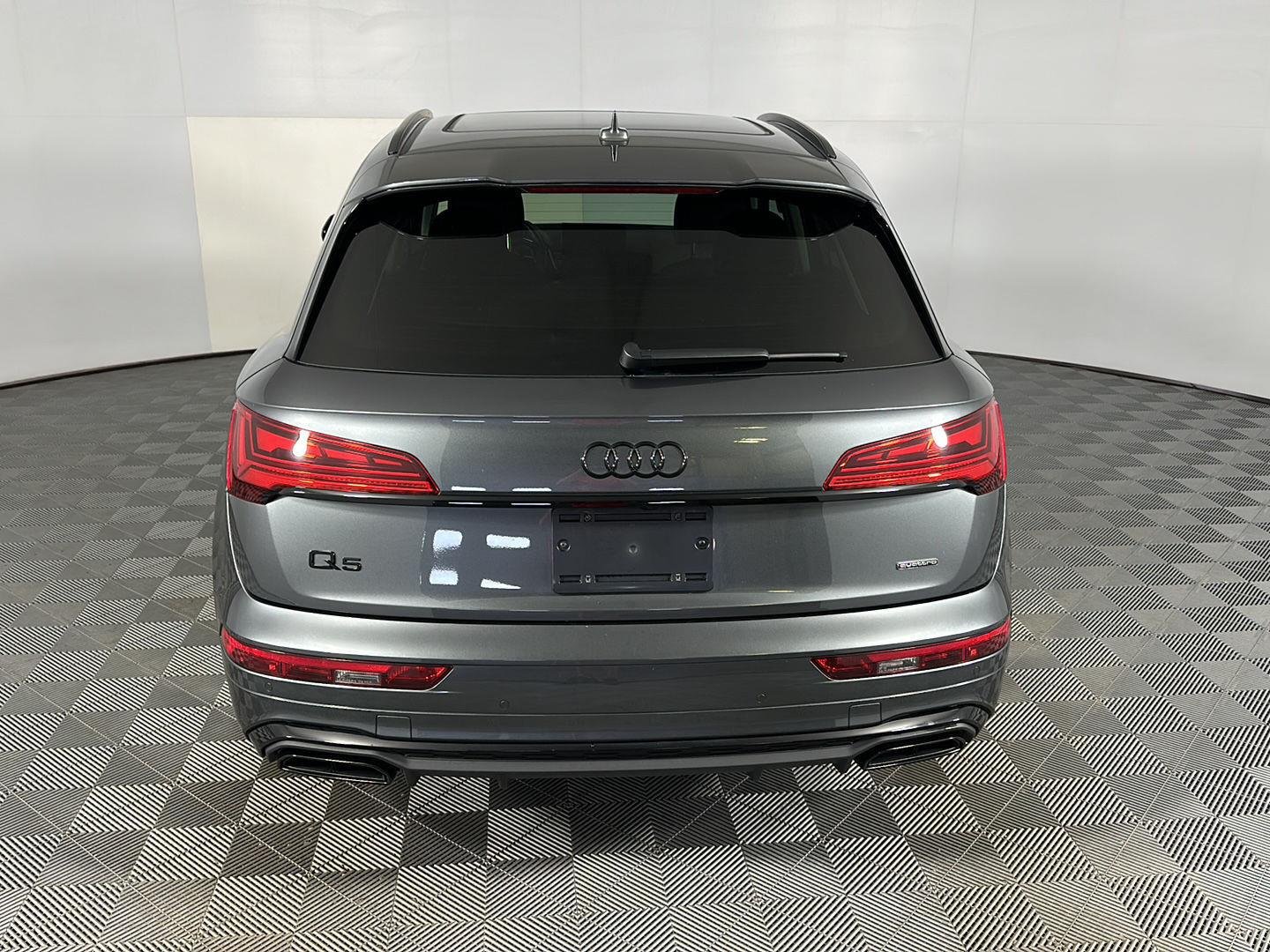 Used 2023 Daytona Gray Pearl Effect Audi S line Premium Plus image 9