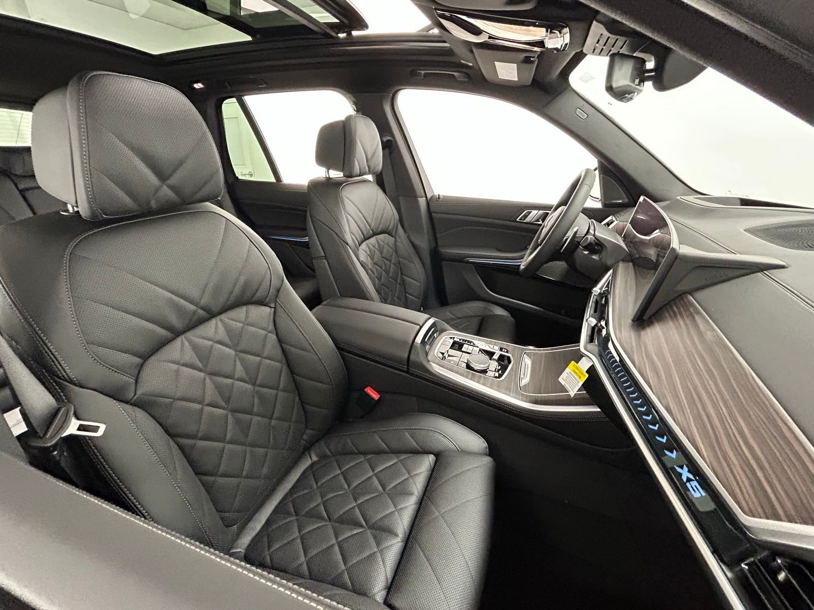 New 2026 Dravit Gray Metallic BMW xDrive50e image 43
