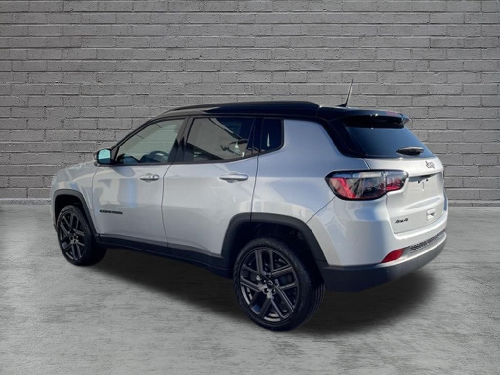 New 2026 Silver Zynith Metallic Clear-Coat Exterior Paint Jeep Limited image 7