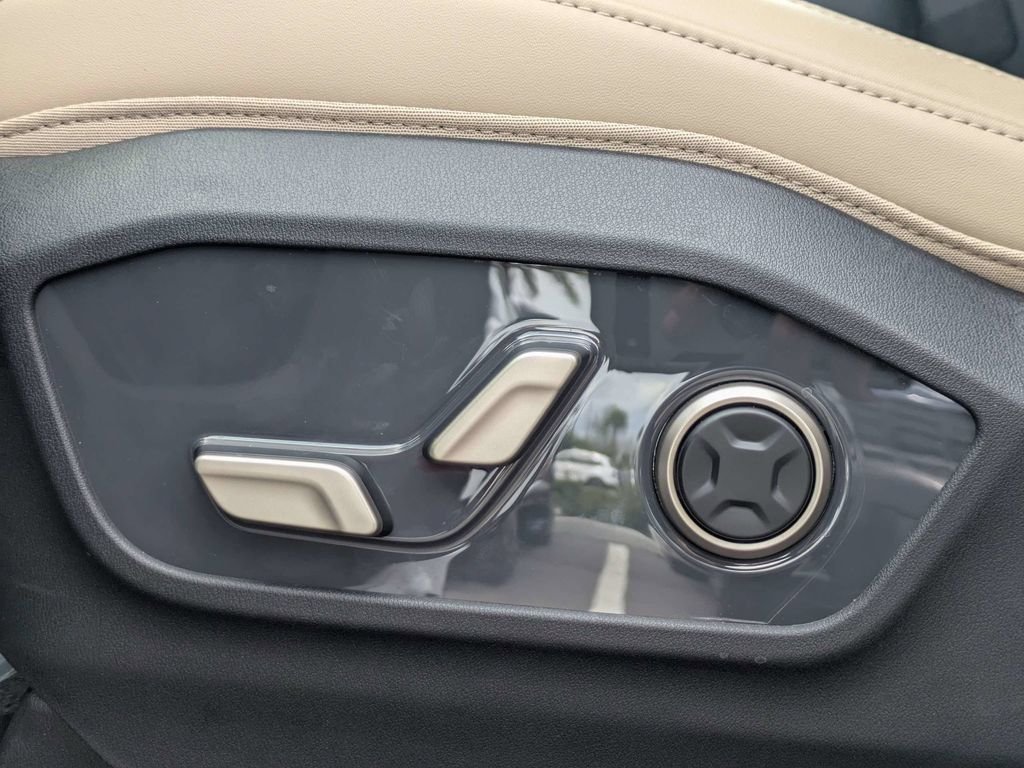 New 2027 Glacial White Kia EX image 22