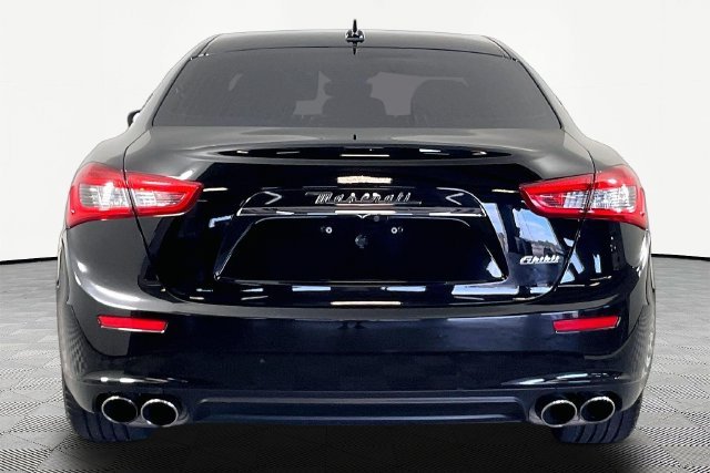 Used 2017  Maserati Base image 5