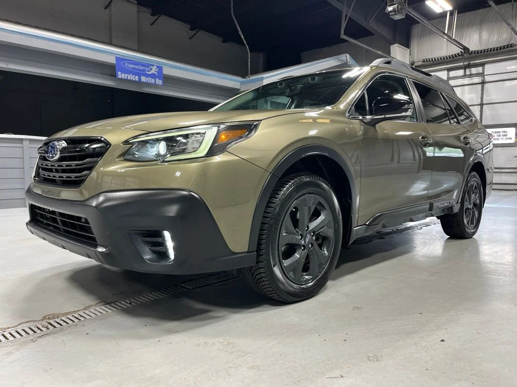 Used 2020 Green Metallic Subaru Onyx Edition XT image 3