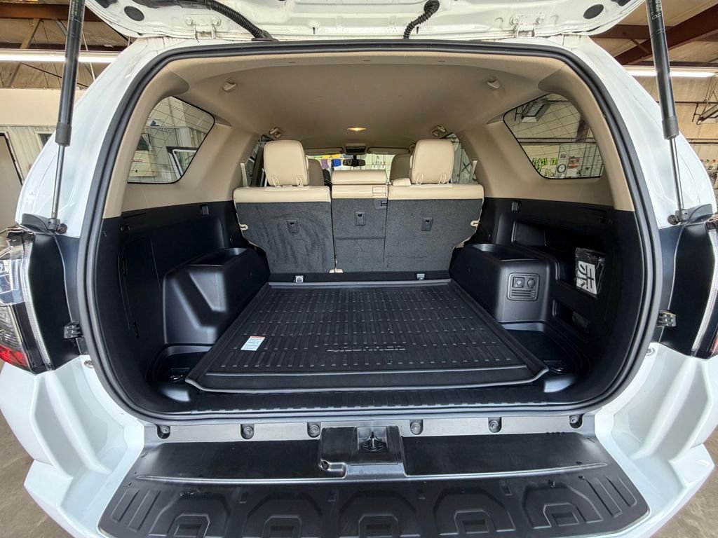 Used 2018 White Toyota SR5 Premium image 21