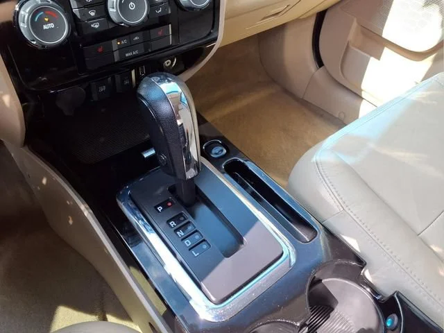 Used 2012  Ford Limited image 6