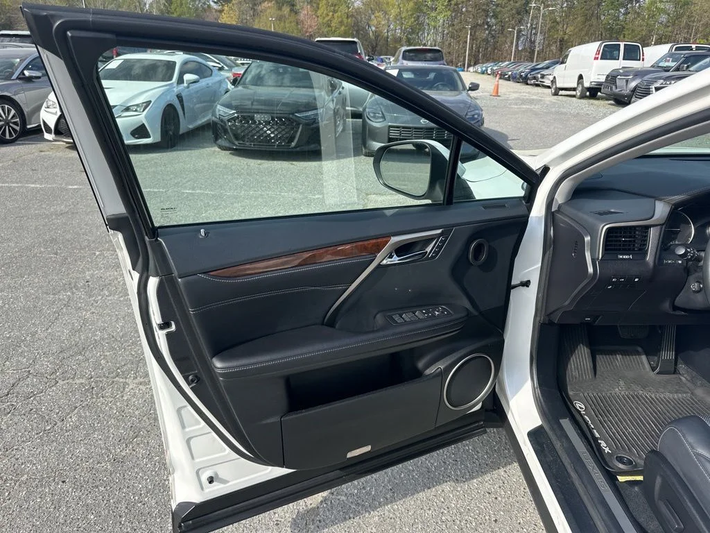 Used 2018 White Lexus 450h image 24
