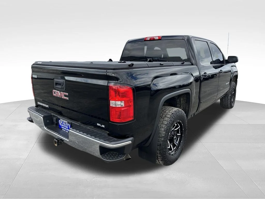 Used 2017 Black GMC SLE image 5
