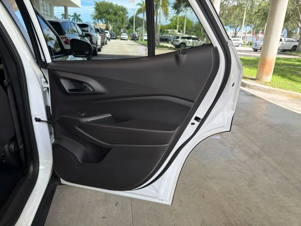 Used 2025 White Chevrolet 1RS image 30