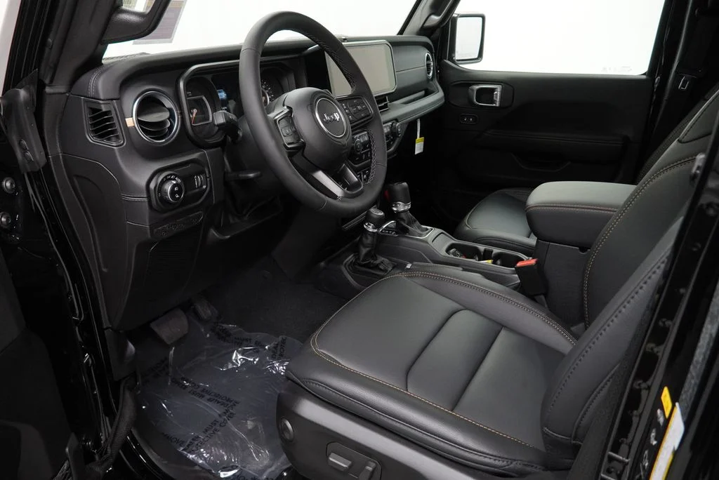 New 2026 Black Clear-Coat Exterior Paint Jeep Sahara image 16